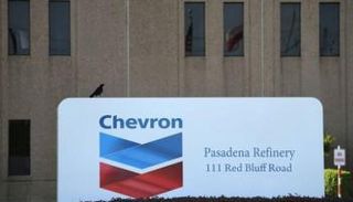 شعار شركة شيفرون على أحد مقراتها