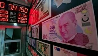 الليرة تتراجع مجددا أمام الدولار