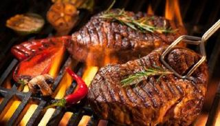 يفضل تناول اللحم مسلوقا أو مشويا على ألا يطال النار مباشرة
