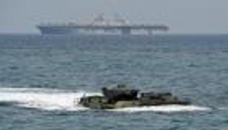 غرق جندي وفقدان 8 من "المارينز" الأمريكي في حادث تدريبي