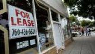 بعد دخوله نفق الركود.. 7 أزمات تحاصر الاقتصاد الأمريكي