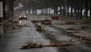 إعصار "إساياس" يضرب البهاما.. وفلوريدا تستعد للسيناريو الكارثي