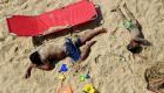 "الصحة العالمية" ترد على شائعات كورونا.. هل يقضي الصيف على الفيروس؟