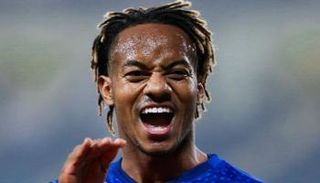 البيروفي كاريلو لاعب الهلال السعودي