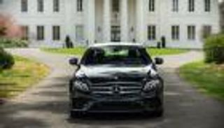 مرسيدس E-class تستعرض قدراتها وسط الكبار