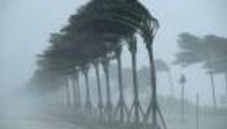 العاصفة إساياس تتحرك على ساحل فلوريدا وتتجه شمالا