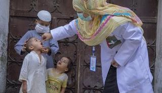 التطعيم ضد شلل الأطفال في باكستان