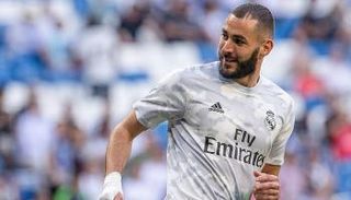 كريم بنزيمة مهاجم ريال مدريد