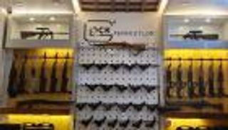 أعداء الحياة.. الحوثي يفتتح متاجر سلاح ويغلق مقاهي صنعاء