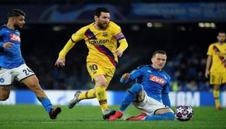 صورة أرشيفية لمباراة برشلونة ونابولي