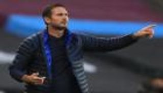 انطلاق الدوري الإنجليزي في مرمى نيران لامبارد