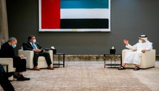 الشيخ عبدالله بن زايد آل نهيان خلال لقائه الجنرال ميغيل كوريا- وام
