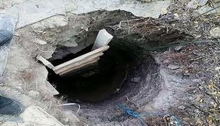 صورة لمدخل النفق الذي حفرته الأم