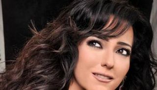 الفنانة السورية أمل عرفة