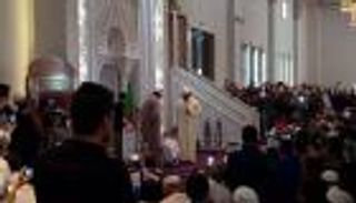 الجزائر تعيد الفتح التدريجي للمساجد والشواطئ