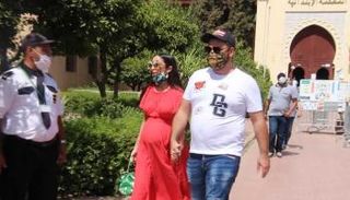 دنيا بطمة وزوجها لحظة مغادرتهما المحكمة 