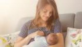 الرضاعة الطبيعية وكورونا.. فوائد تفوق خطر العدوى