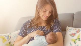 إرضاع الأمهات لمواليدهم أفضل بداية لهم في الحياة