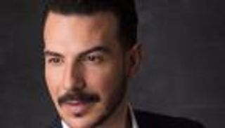 باسل خياط يبكي والده: اطلبوا له الرحمة