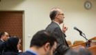 متهم بتهريب مليارات.. صهر وزير إيراني سابق يهرب أثناء المحاكمة