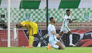 الأهلي خطف فوزا مثيرا من الحزم في الدوري السعودي