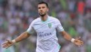 إنفوجراف.. هداف الدوري السعودي.. السومة يزحف نحو عرش حمدالله