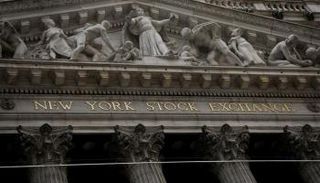 الواجهة الأمامية لبورصة نيويورك - رويترز