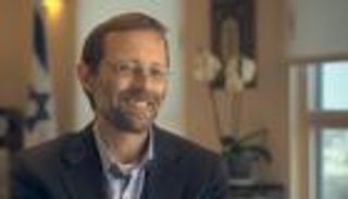 عضو سابق بالكنيست محتفلا بانفجار بيروت: عرض مذهل للألعاب النارية