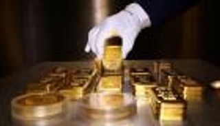 مستوى تاريخي جديد لأسعار الذهب.. وصعود النفط والدولار