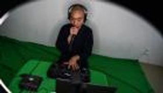 تقليد أصوات الموسيقى.. لقمة عيش مغمسة بـ"الفن"