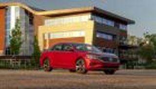 فولكسفاجن Passat.. مكابح تلقائية تؤكد أسطورة "الأمان الألماني"