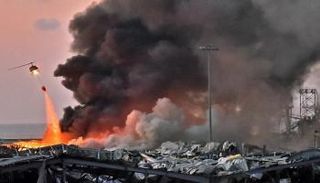 جانب من آثار الدمار الهائل الذي لحق بمرفأ بيروت