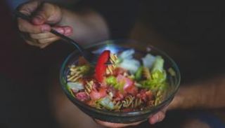 موقع بريطاني يعرض التحول إلى النظام النباتي مقابل 2000 جنيه إسترليني