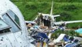 حادث الطائرة الهندية.. 18 قتيلاً وإصابة 16 بجروح بالغة