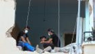 منازل بيروت "هياكل عظمية".. "يا ست الدنيا قومي من تحت الردم"