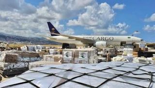 وصول رابع طائرة إغاثية سعودية إلى لبنان