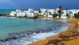 ساحل مدينة تيبازة الجزائرية مركز الهزة الأرضية - أرشيفية