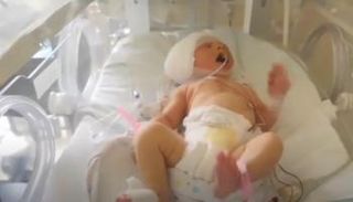 الطفلة اللبنانية صوفي عجوري بعد إصابتها