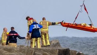 جانب من عملية انتشال الغرقى