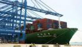 إطلاق خدمة الربط المباشر بين ميناء خليفة ومراكز تجارة بحرية عالمية