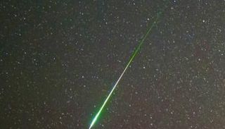 السماء على موعد مع زخة شهب البرشاويات 