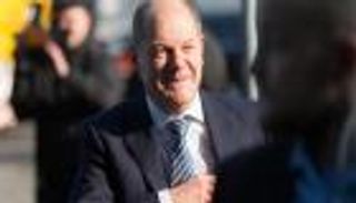 "شولتز" لخلافة ميركل.. خبرات سياسية تصطدم بتراجعات حزبية