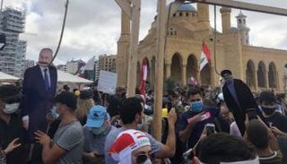 مشانق رمزية لنصر الله وعون في بيروت - أرشيفية
