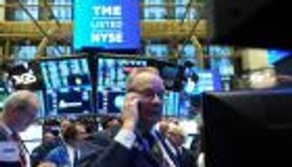 حزم التحفيز تتلاعب بالأسهم الأمريكية