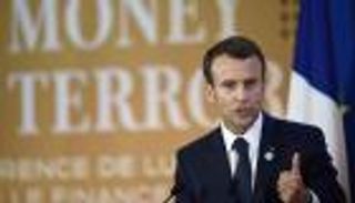 ماكرون يتعهد بإجراءات مشددة لحماية الفرنسيين بالساحل الأفريقي