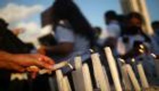 أسبوع على "فاجعة" بيروت.. مسيرة "شموع ودموع"