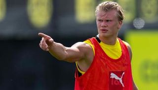 إيرلينج هالاند نجم بروسيا دورتموند