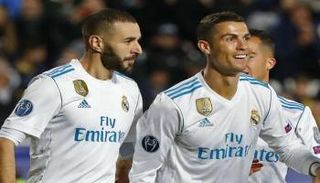 كريستيانو رونالدو وكريم بنزيمة بقميص ريال مدريد