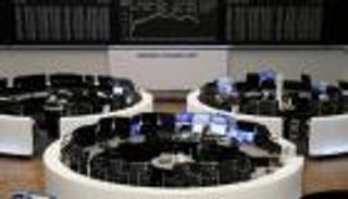 تراجع جماعي للأسهم الأمريكية.. وأوروبا تحلق بدعم السيارات والسفر