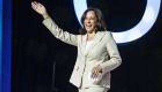 بايدن يختار السيناتور كامالا هاريس نائبة له لخوض انتخابات الرئاسة